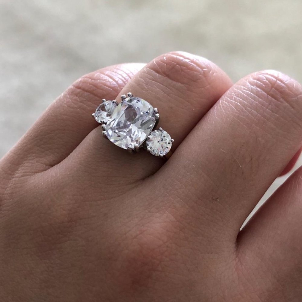 BRAND NEW - SIZE 8 - Antique Style Engagement/Wedding/Stylish Ring